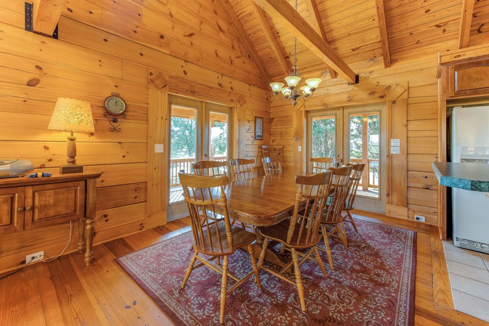 House, Multiple Beds, Balcony (Longview Lodge) | Dining