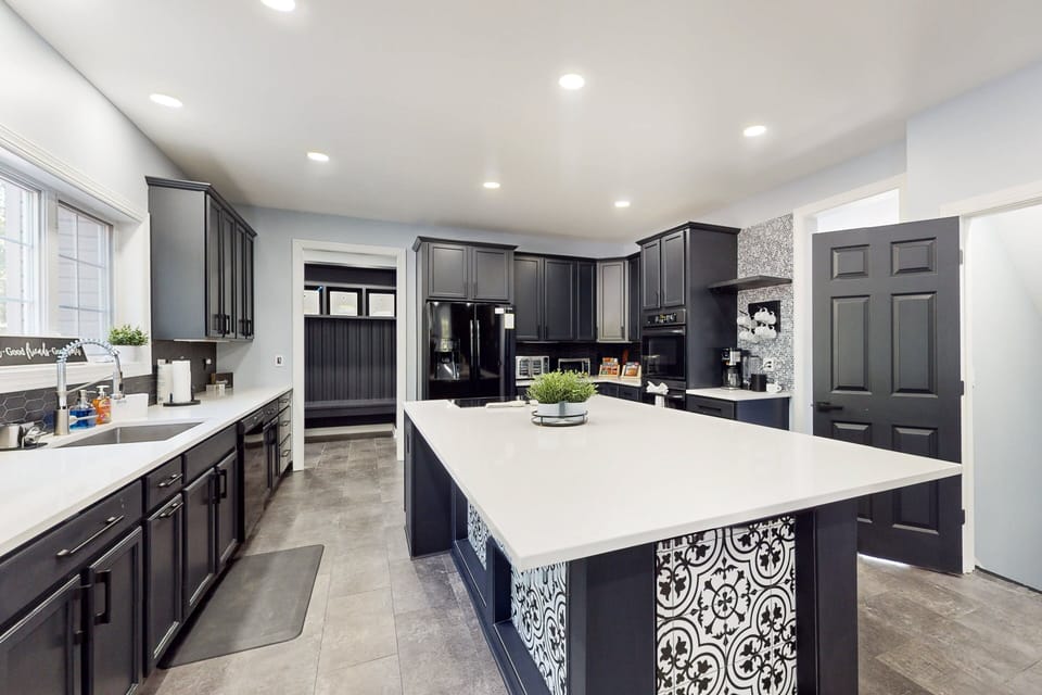 House, Multiple Beds, Pool Access (The BatCave at Lake Anna) | Private kitchen