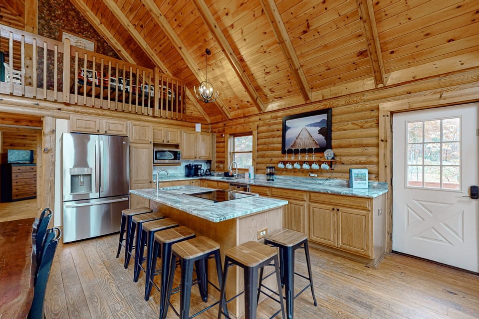 House, Multiple Beds, Hot Tub (Canoe You Believe It - Liberty Lodge) | Private kitchen