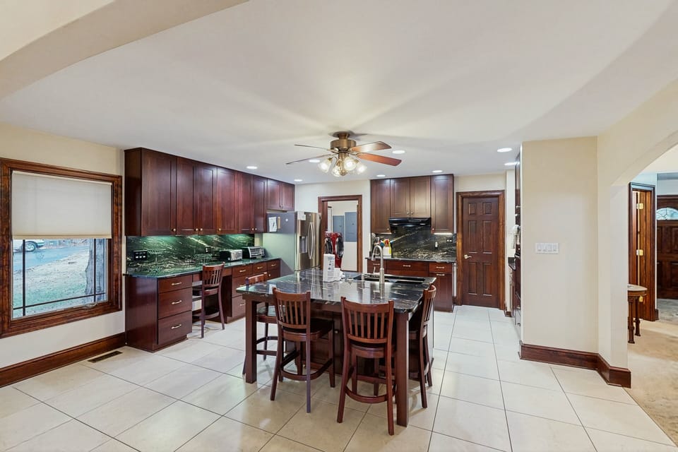 House, Multiple Beds (Sunset Serenity) | Private kitchen
