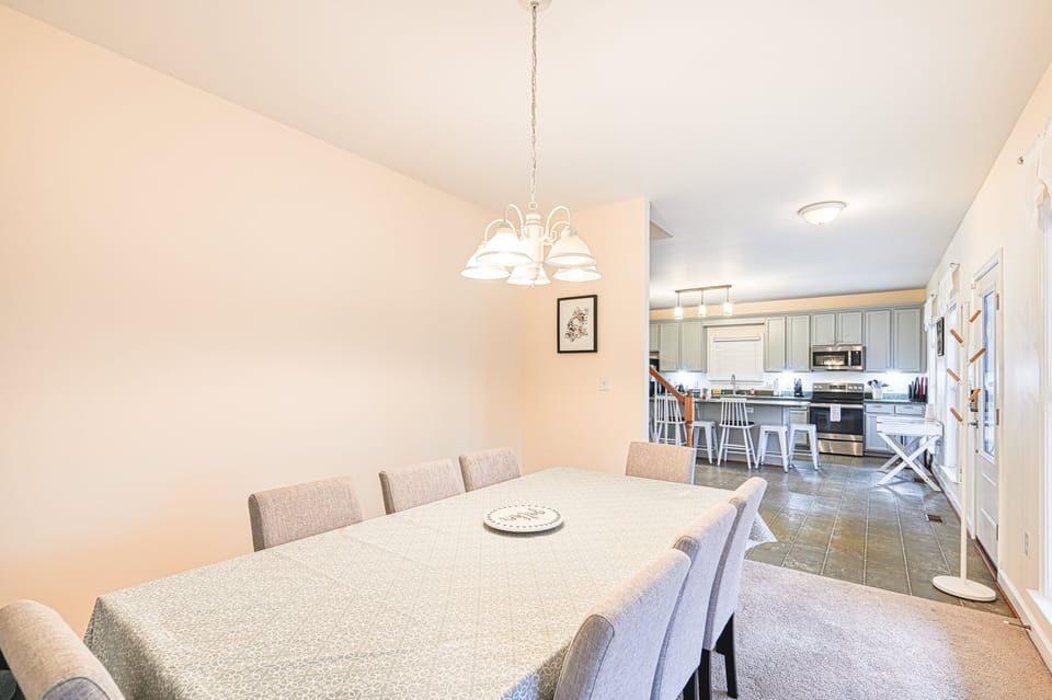 House, Multiple Beds, Hot Tub (Cookies Casa) | Dining