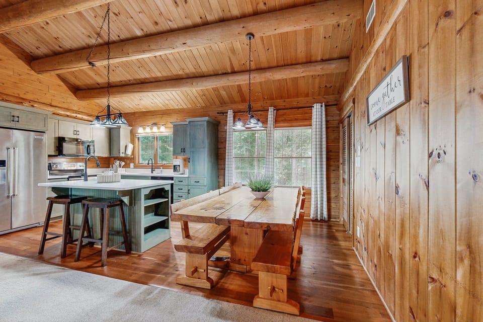 Cabin, Multiple Beds, Fireplace (Lakeview Lodge) | Dining