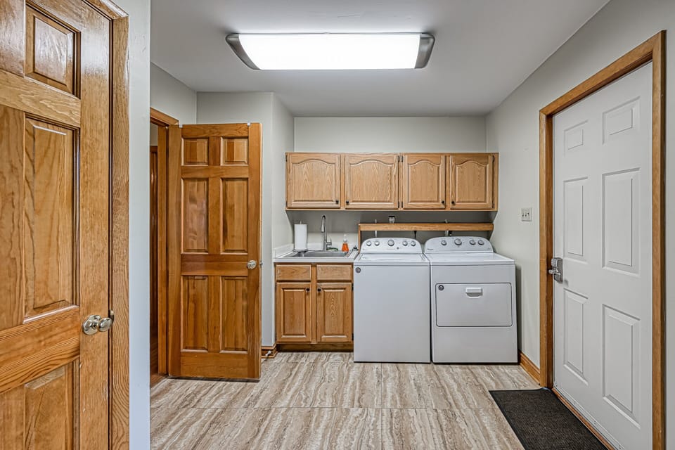 House, Multiple Beds (Viewtopia) | Laundry