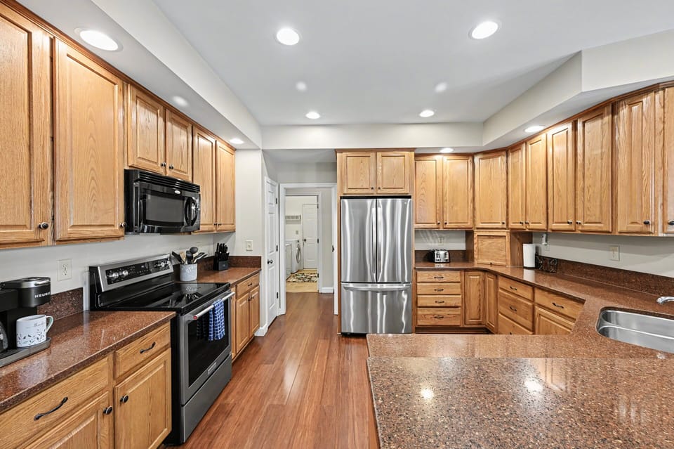 House, Multiple Beds, Fireplace (Lake Daze) | Private kitchen