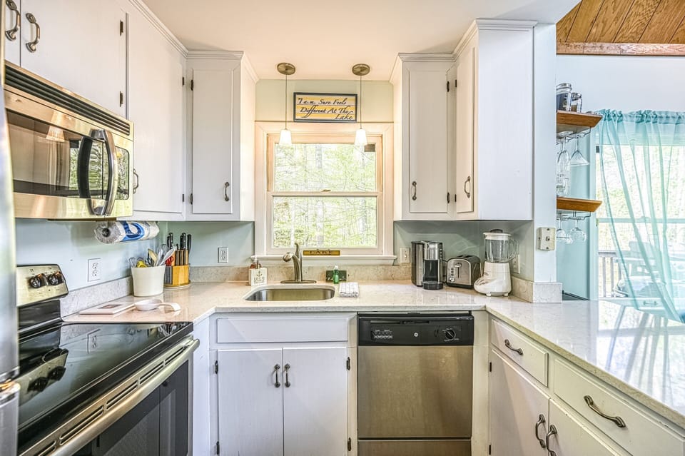 House, Multiple Beds, Kitchen (Sweet Retreat) | Private kitchen