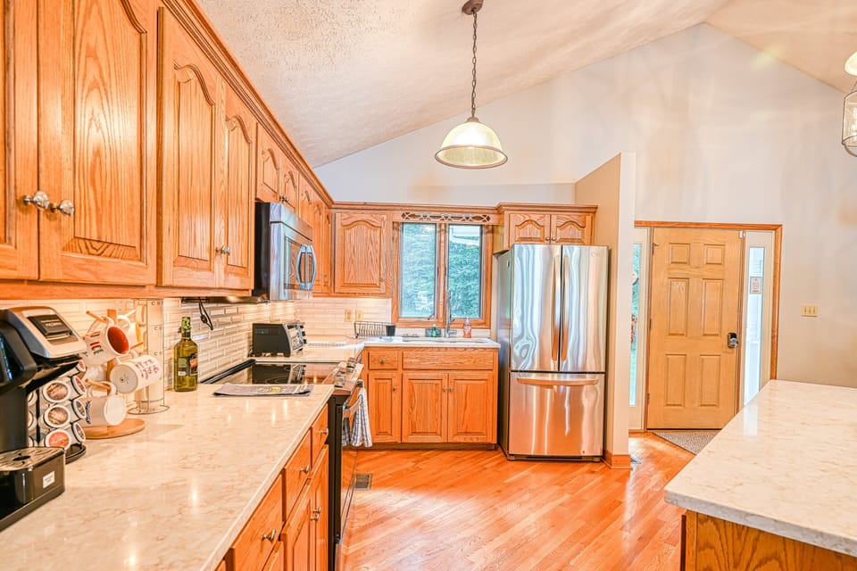 House, Multiple Beds, Hot Tub (Freedom Cove) | Private kitchen