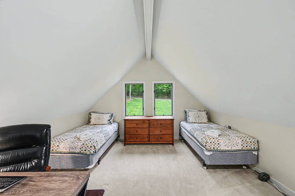 House, Multiple Beds (Calm Water Cove) | 4 bedrooms, individually decorated, individually furnished, bed sheets