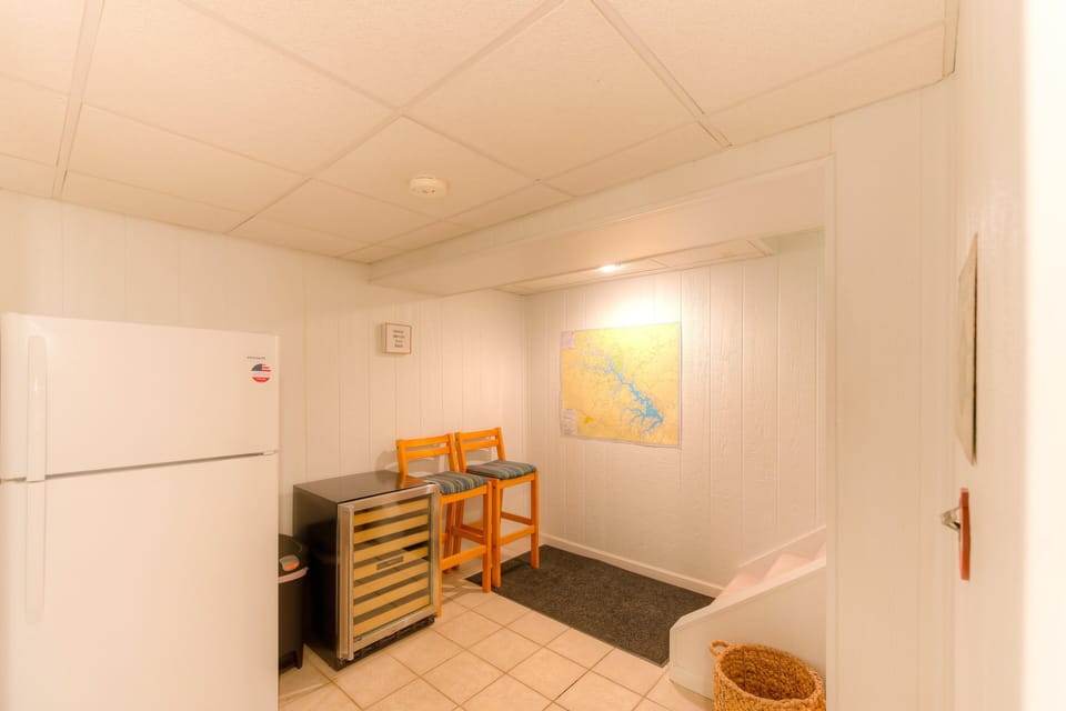 House, Multiple Beds, Kitchen (Latitude Adjustment) | Interior