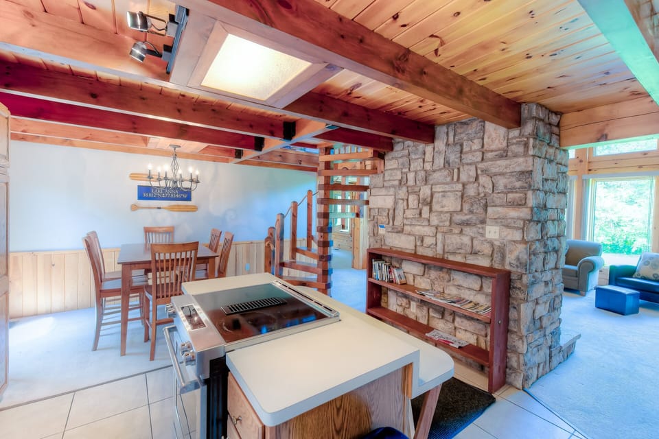 House, Multiple Beds, Kitchen (Latitude Adjustment) | Interior
