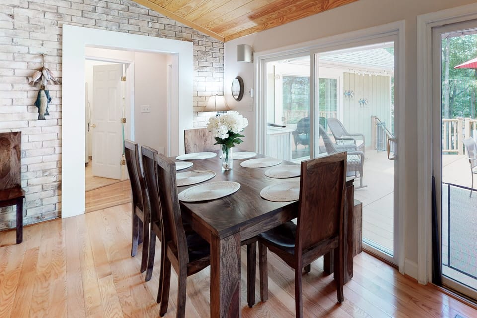 House, Multiple Beds (Dragonfly Cove) | 4 bedrooms, individually decorated, individually furnished, bed sheets