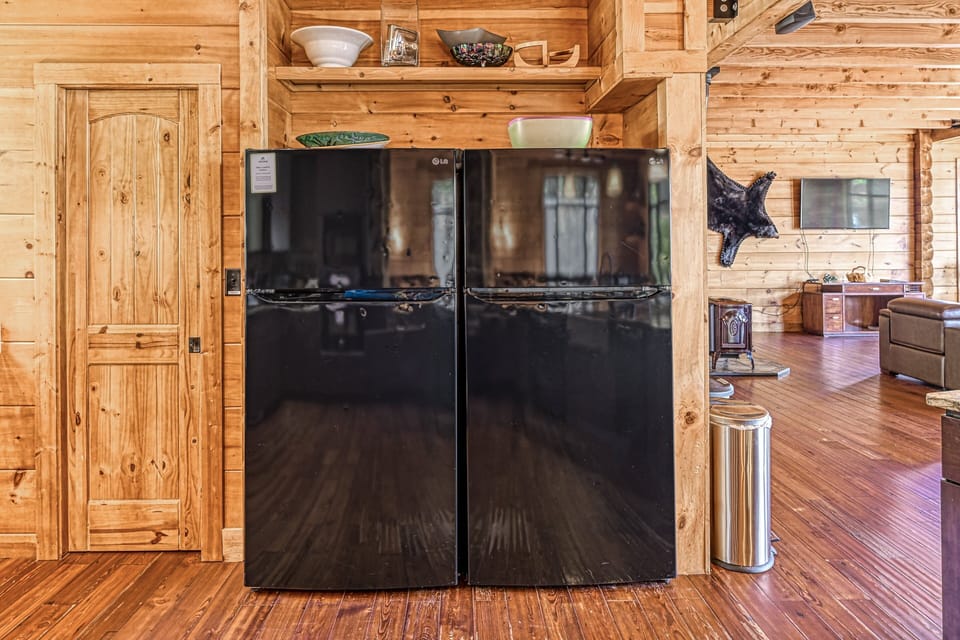 House, Multiple Beds (Lakefront Loggin' Off) | Interior