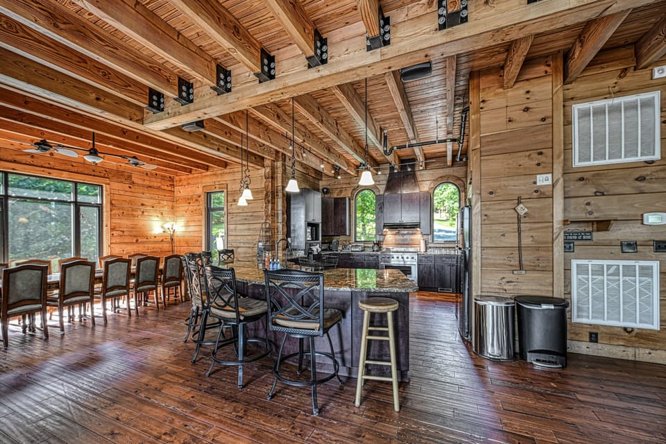 House, Multiple Beds (Lakefront Loggin' Off) | Private kitchen