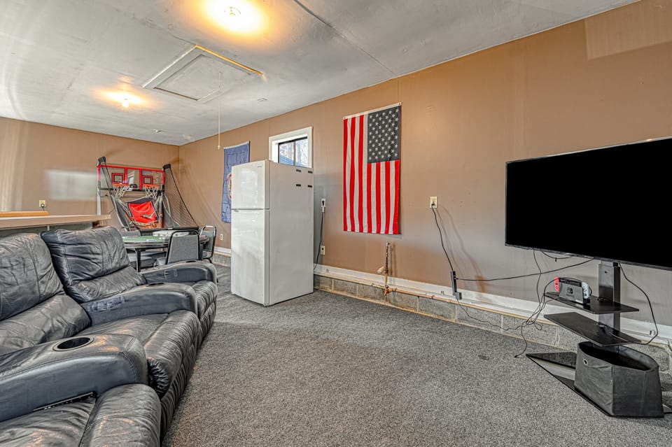 House, Multiple Beds, Kitchen (Better Days) | Living area