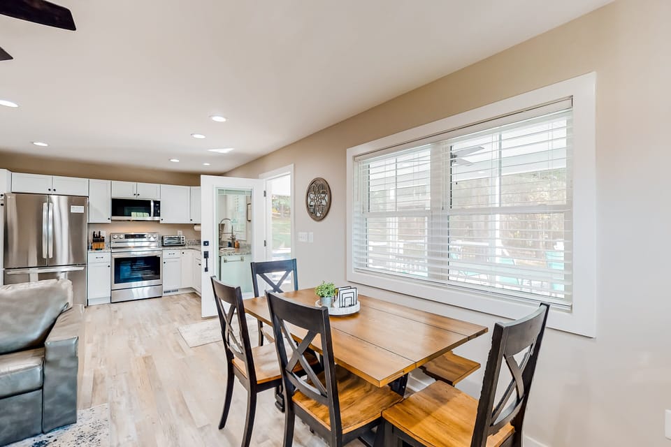 House, Multiple Beds, Kitchen (Belmont Daydream) | Dining