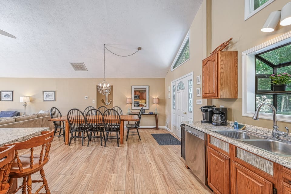 House, Multiple Beds, Balcony (No Wake Zone) | Dining