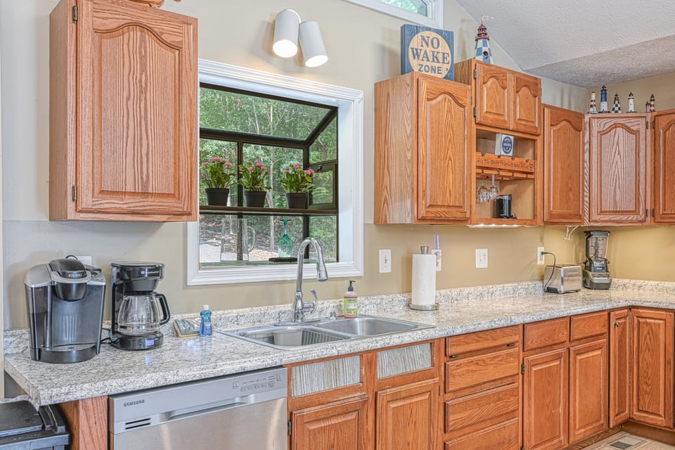 House, Multiple Beds, Balcony (No Wake Zone) | Private kitchen