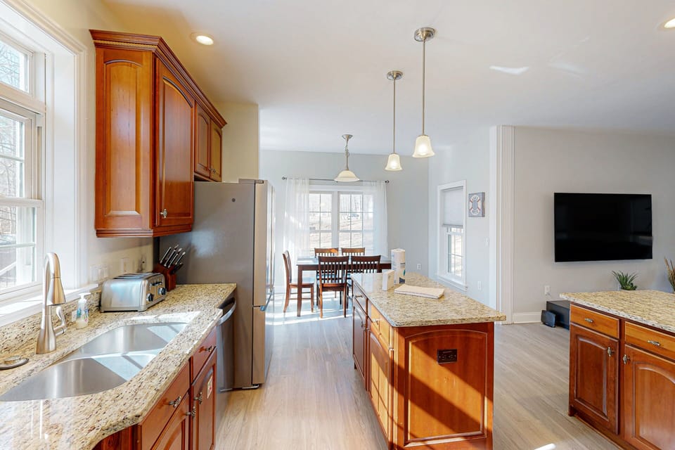House, Multiple Beds, Kitchen (Lake Escape Getaway) | Private kitchen