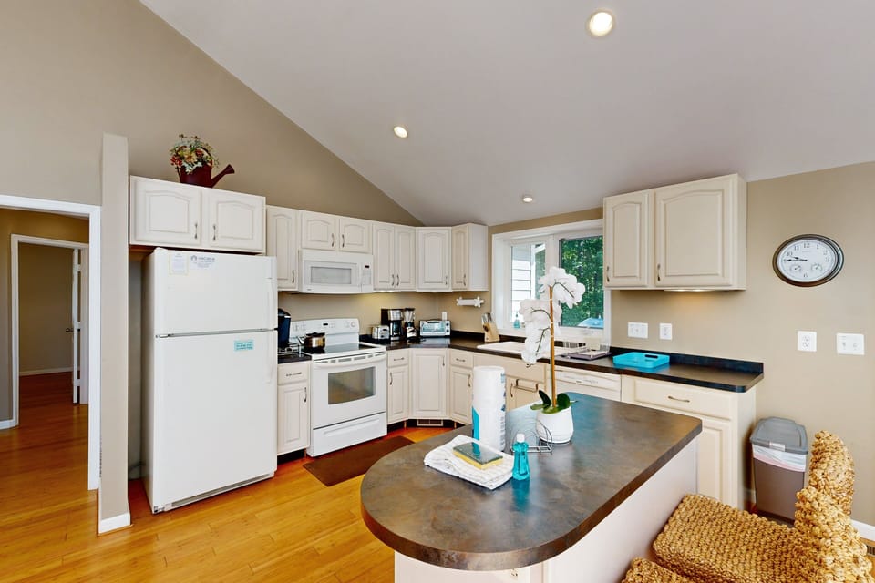House, Multiple Beds, Balcony (Turtle Cove) | Private kitchen