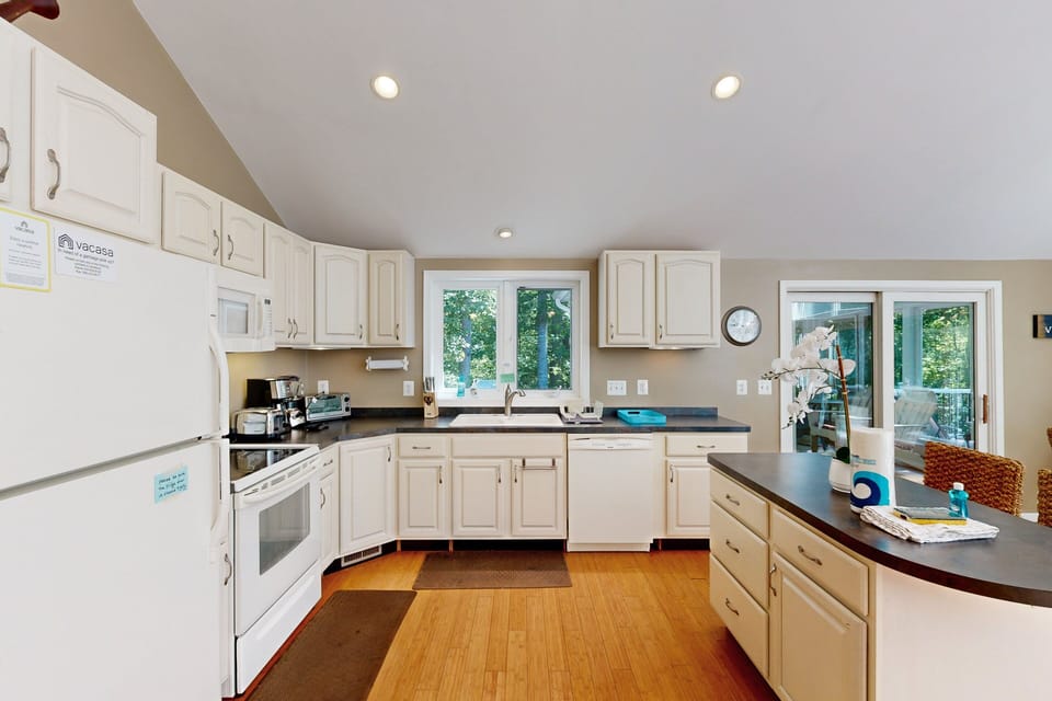 House, Multiple Beds, Balcony (Turtle Cove) | Private kitchen
