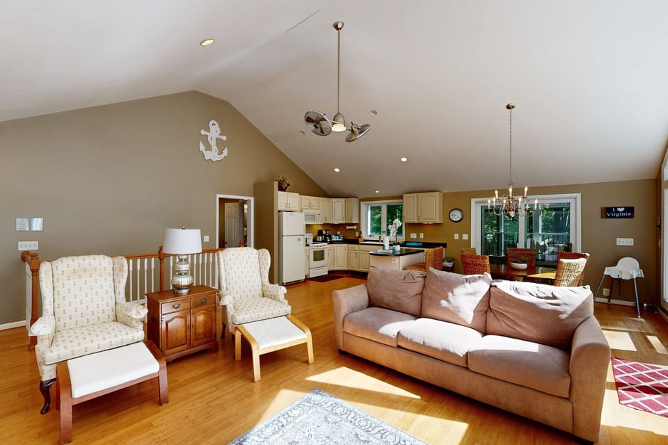 House, Multiple Beds, Balcony (Turtle Cove) | Living area