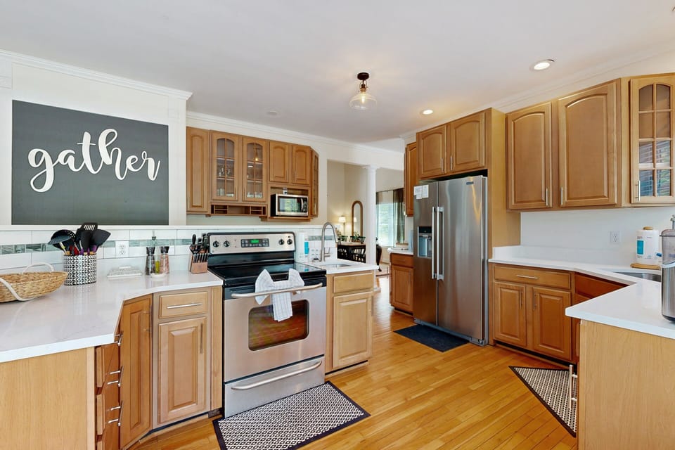House, Multiple Beds, Fireplace (Lake Effect) | Private kitchen