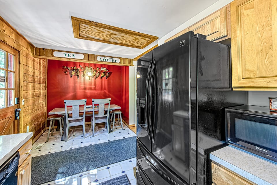 House, Multiple Beds, Hot Tub (Patel's Cozy Cabin) | Private kitchen