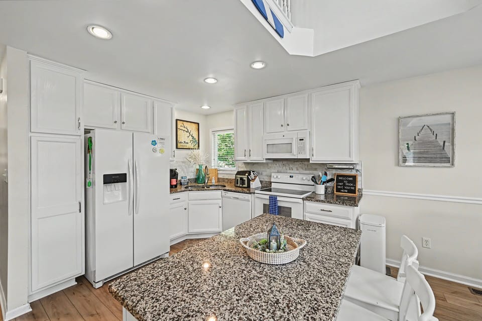 House, Multiple Beds, Hot Tub (Hat Trick) | Private kitchen