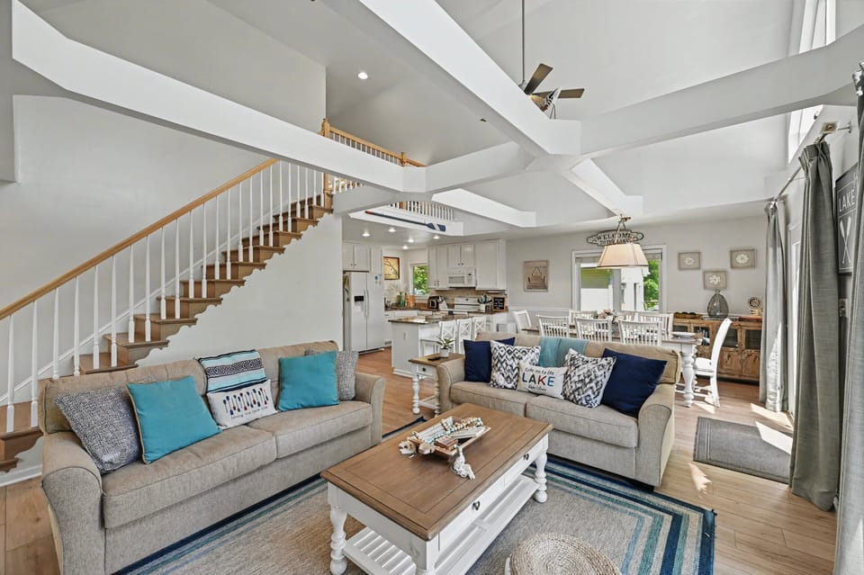 House, Multiple Beds (Hat Trick) | Living area