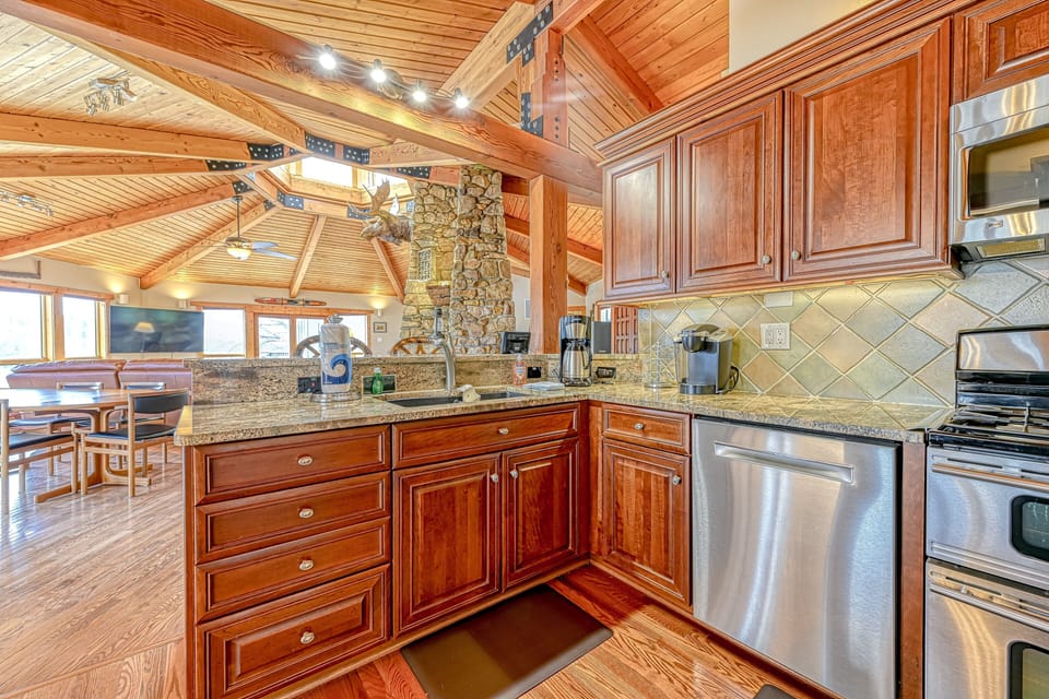 House, Multiple Beds, Fireplace (Flying Moose Lodge at Lake Anna) | Private kitchen