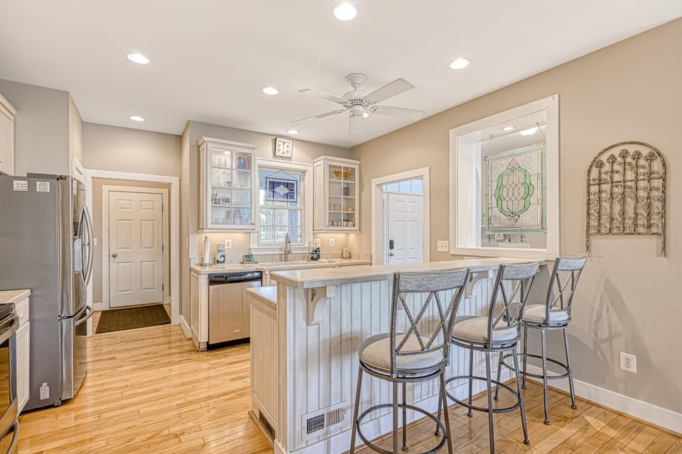 House, Multiple Beds, Kitchen (Lake Anna Cabana) | Private kitchen