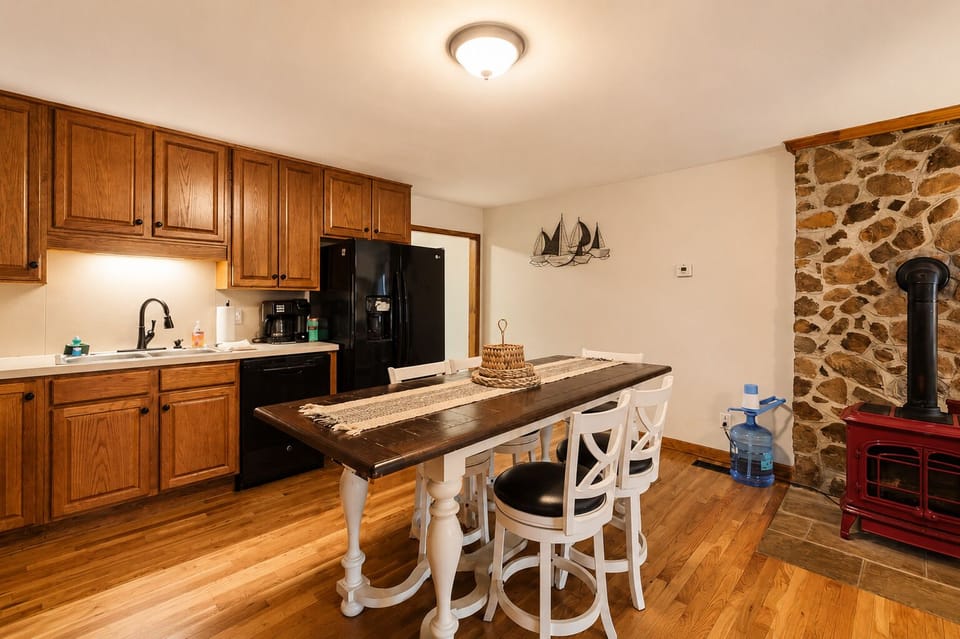 House, Multiple Beds, Fireplace (Paradise Haven) | Private kitchen