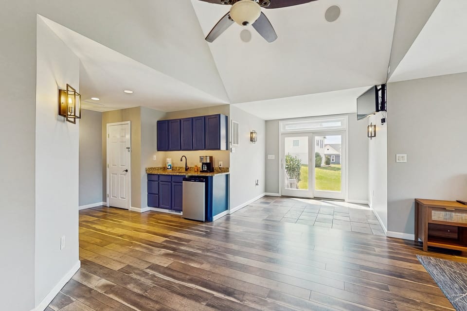 House, Multiple Beds (Treasured Cove) | Private kitchen