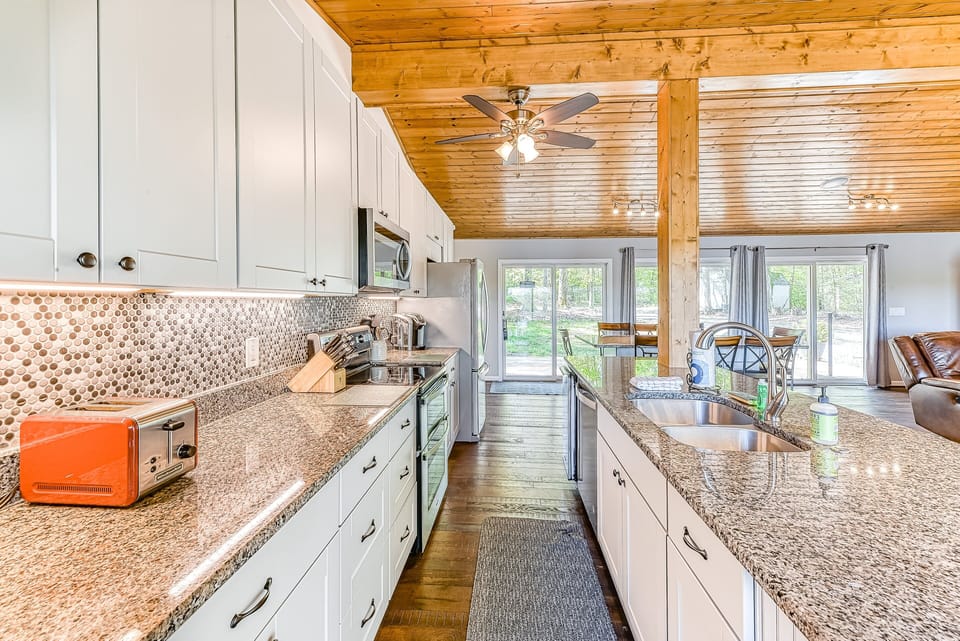 House, Multiple Beds, Fireplace (Better at the Lake) | Private kitchen