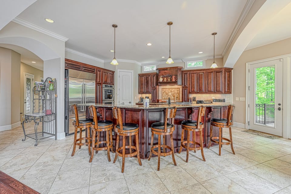 House, Multiple Beds (Dream Lake Castle) | Private kitchen