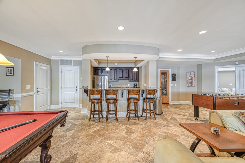 House, Multiple Beds (Dream Lake Castle) | Game room