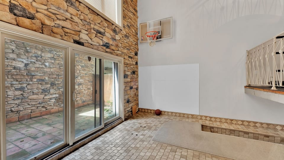 House, 5 Bedrooms, City View | Interior