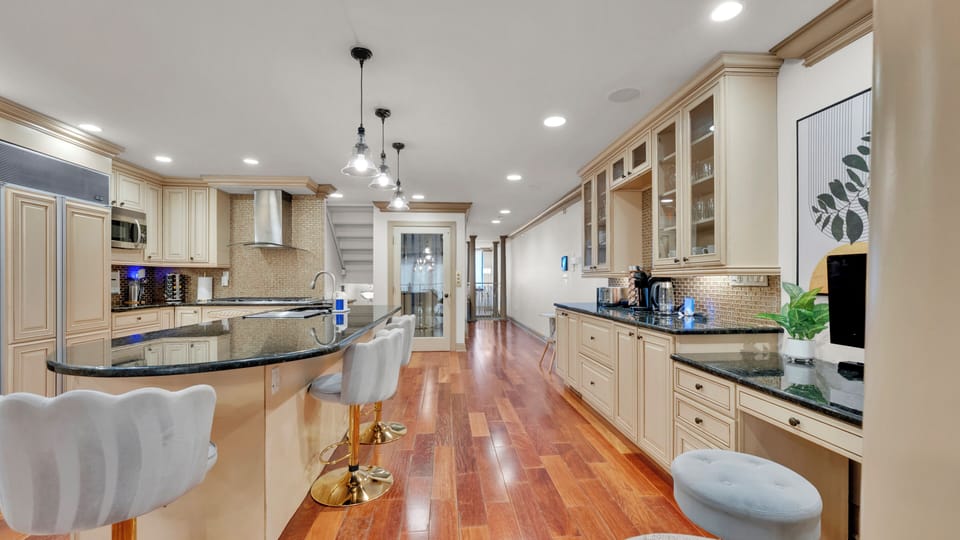 House, 5 Bedrooms, City View | Private kitchen | Espresso maker, coffee/tea maker, electric kettle, dining tables