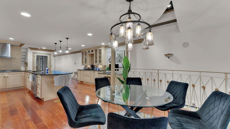 House, 5 Bedrooms, City View | Dining