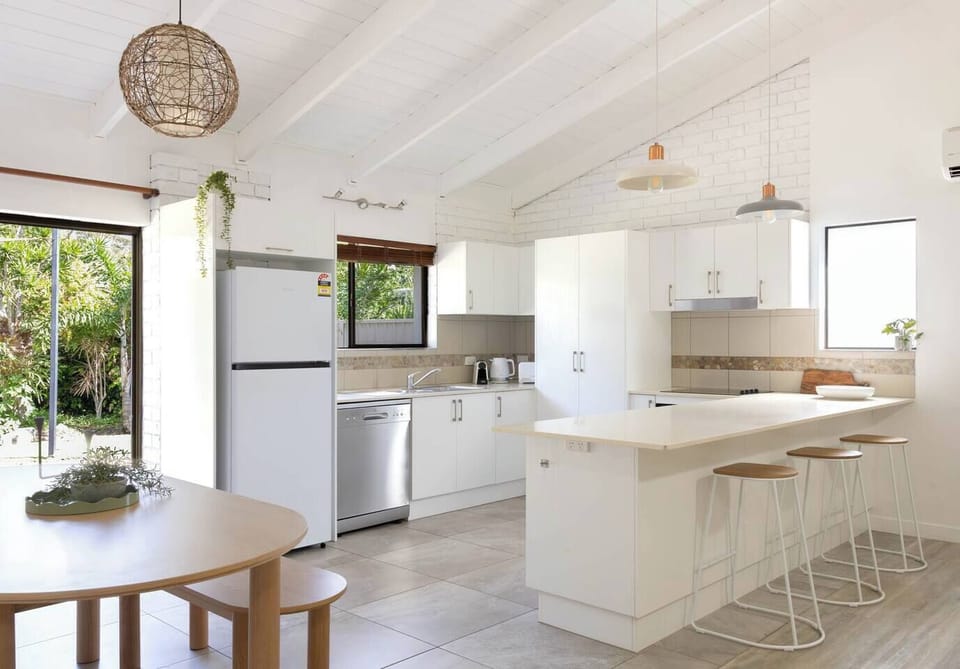 It’s easy to supervise the kids from this kitchen which looks out over the backyard and barbecue area. You will find everything you need in this beautifully appointed kitchen with high ceilings and space.