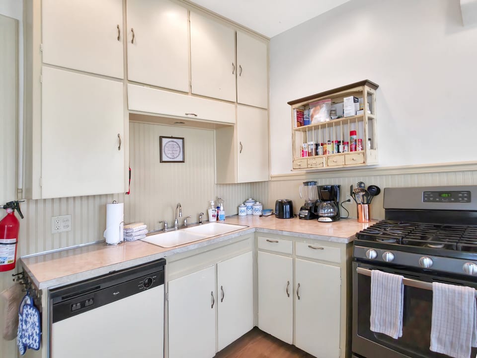 Fully-equipped kitchen ready for your culinary adventures!