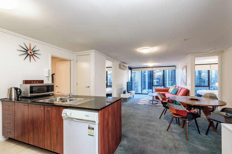 Comfort Apartment, Balcony, City View | Living area