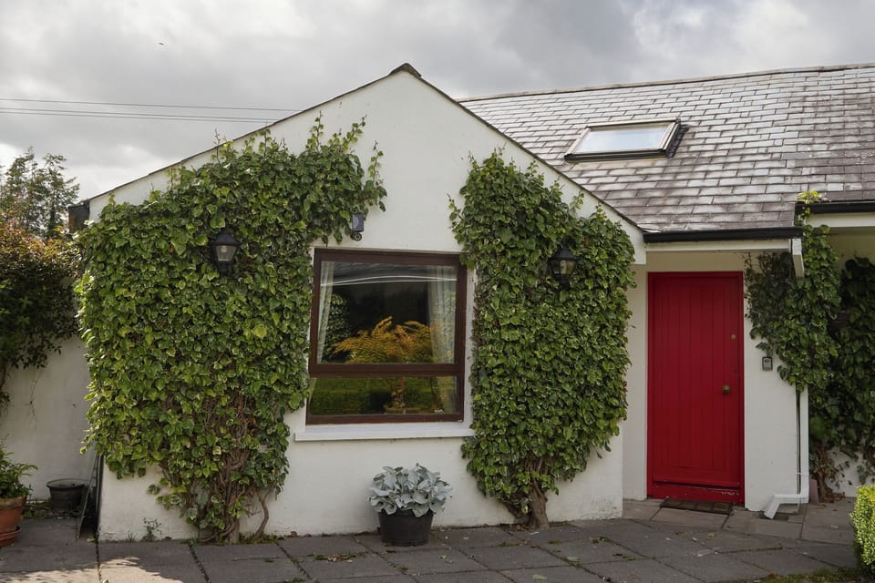Entrance with lockbox for key