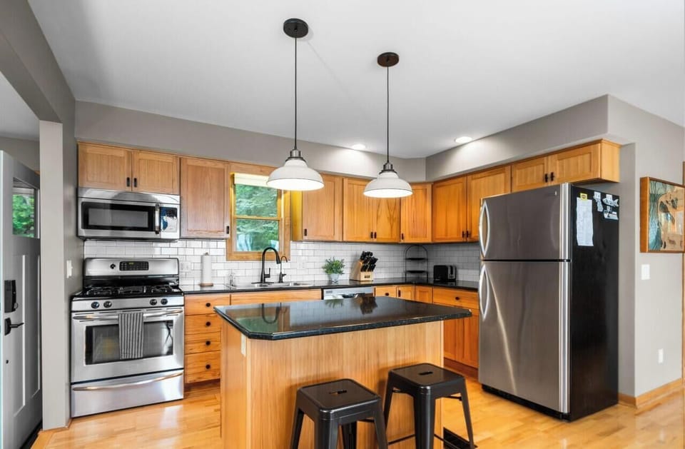 14-web-or-mls-A7406800