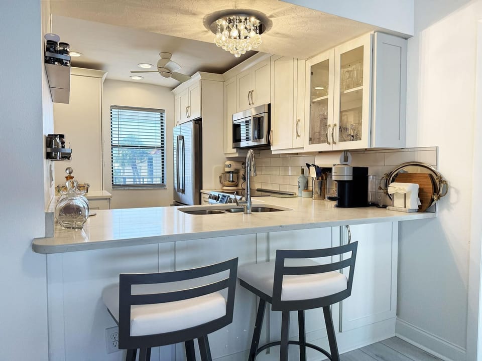 Sandpiper Key Endless Bay Views & Pool (8075)