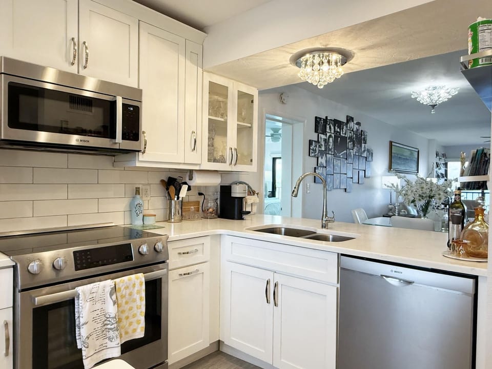 Sandpiper Key Endless Bay Views & Pool (8077)