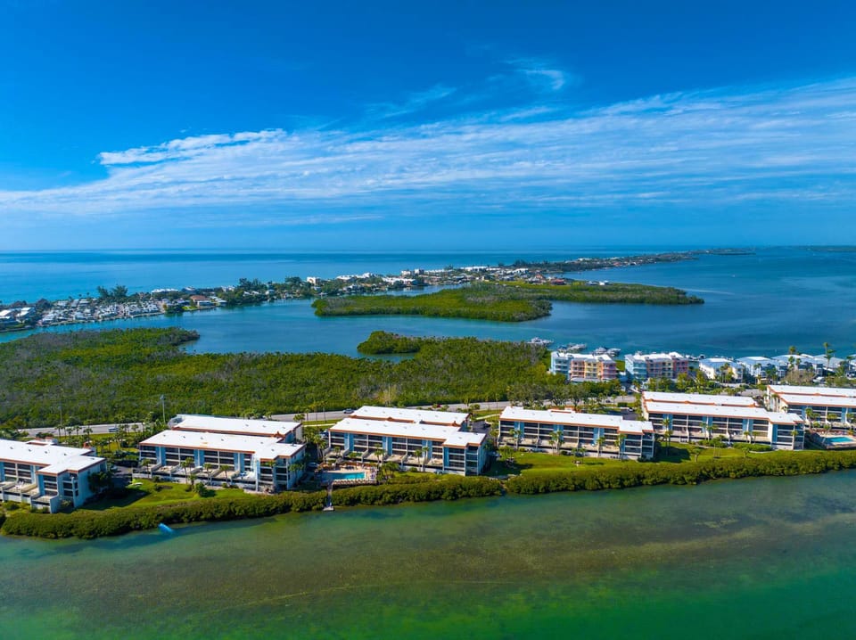 Sandpiper Key Waterfront Views & Pool (8091)
