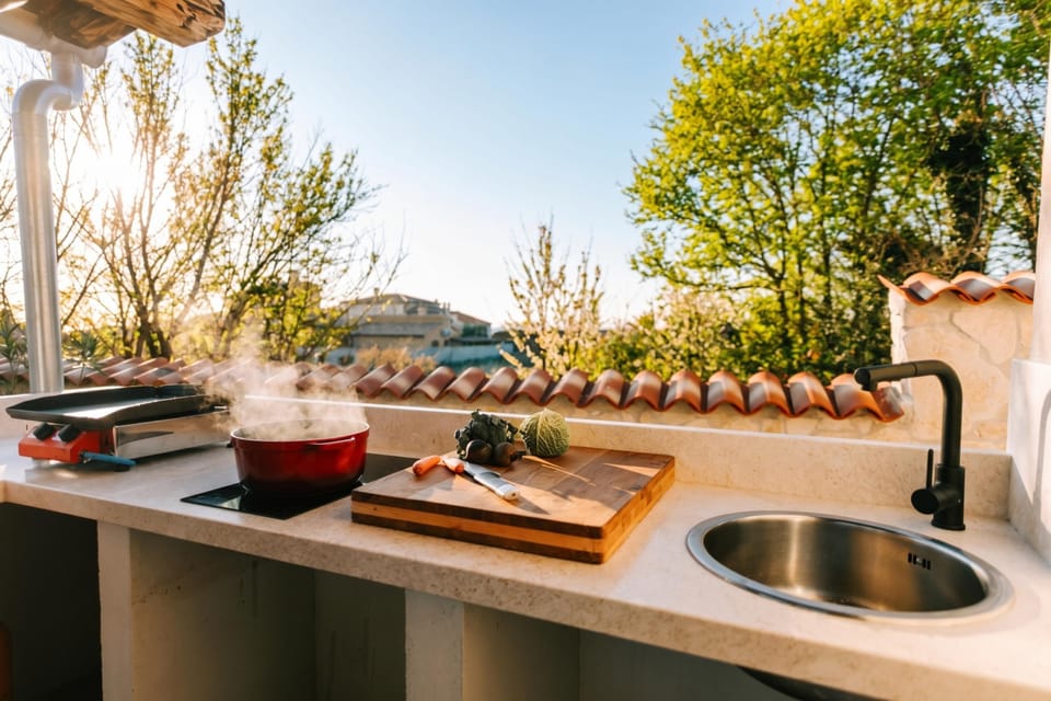 Outdoor kitchen