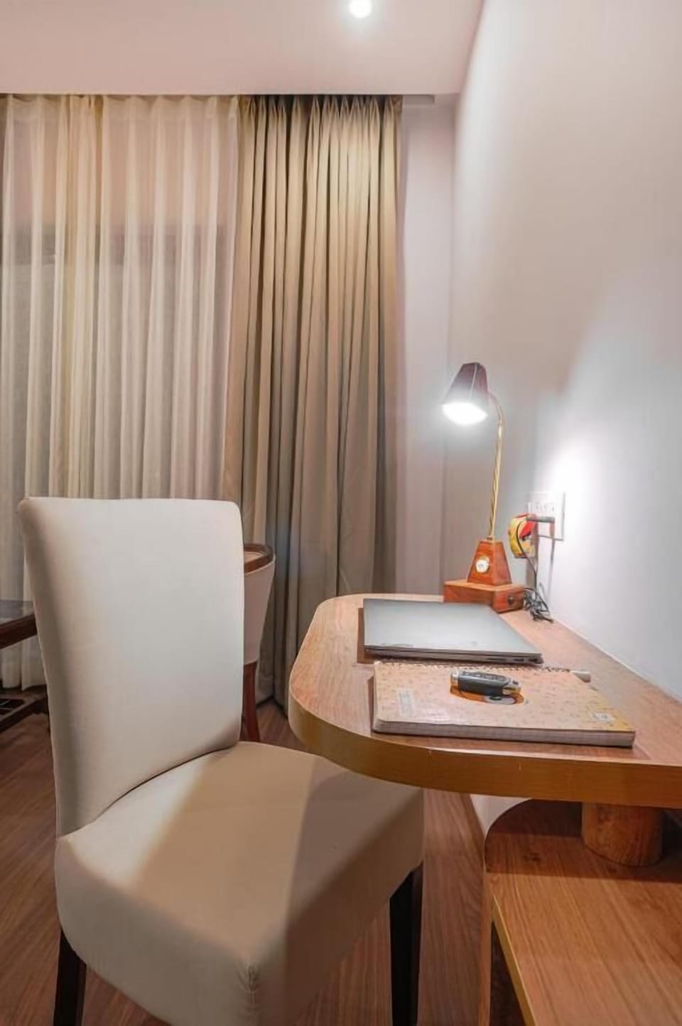 Deluxe Double Room, Balcony, Mountain View | Interior