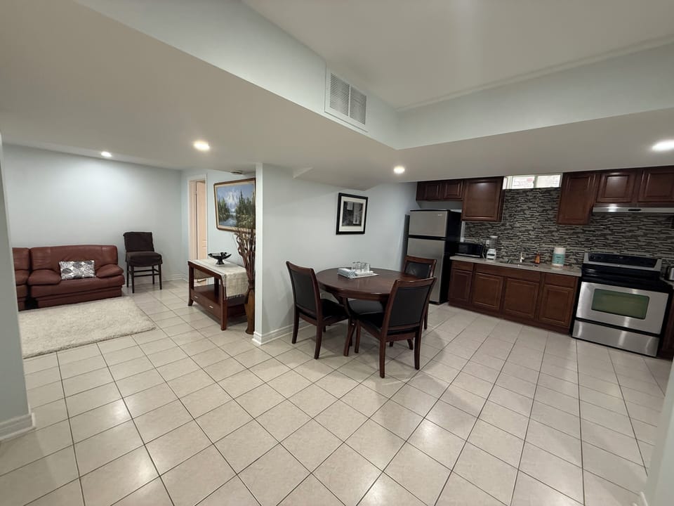 House, 1 Bedroom | Living room | Books