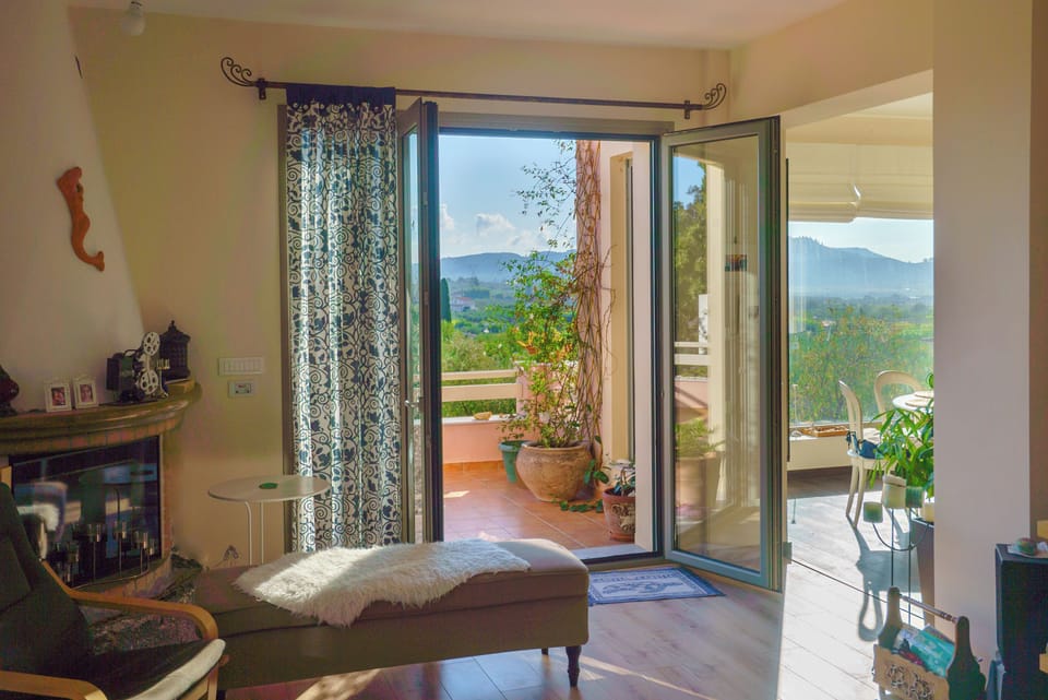 Villa, 3 Bedrooms, Balcony, Garden View | Living area | Books